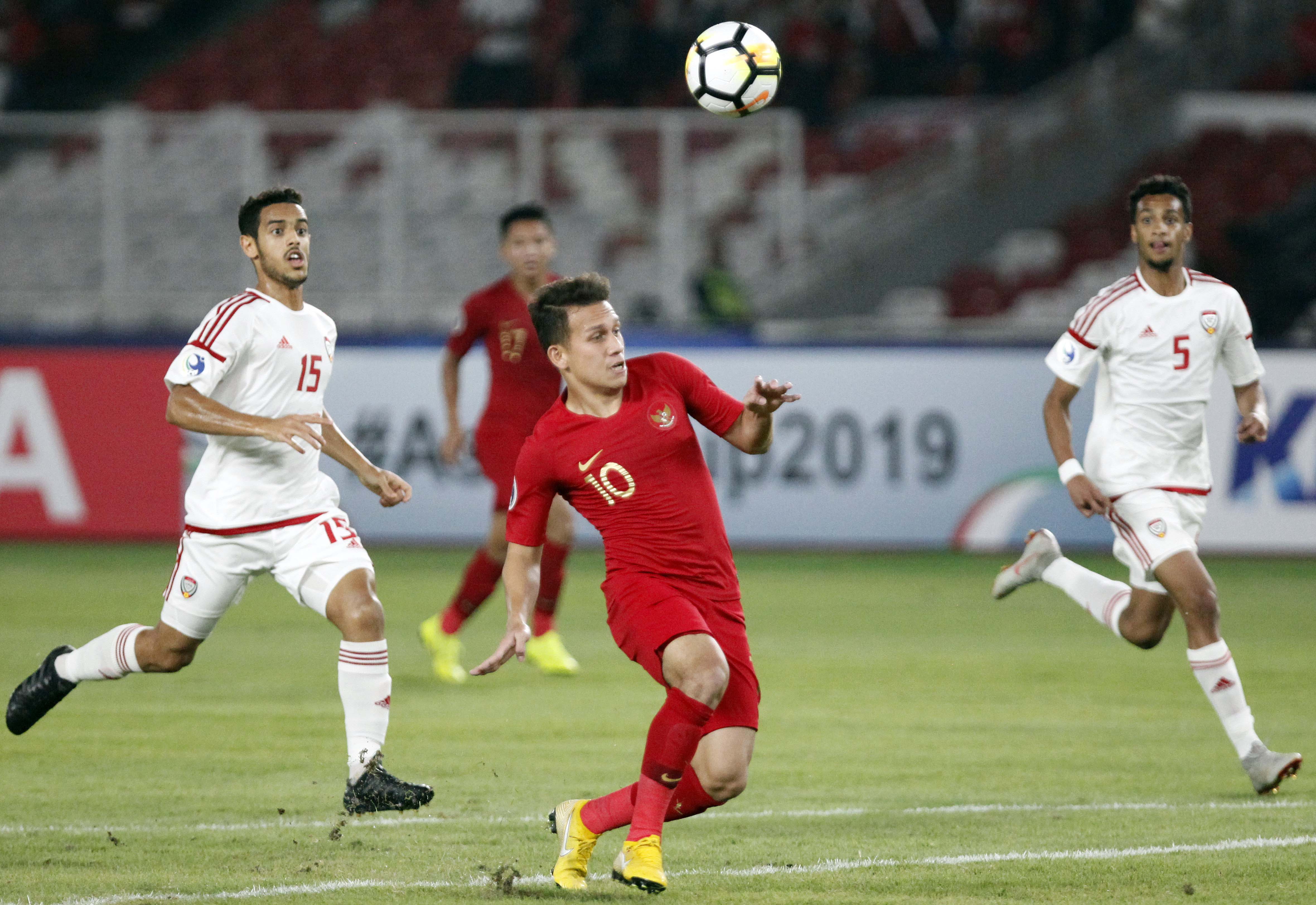 Egy Maulana Vikri (tengah)