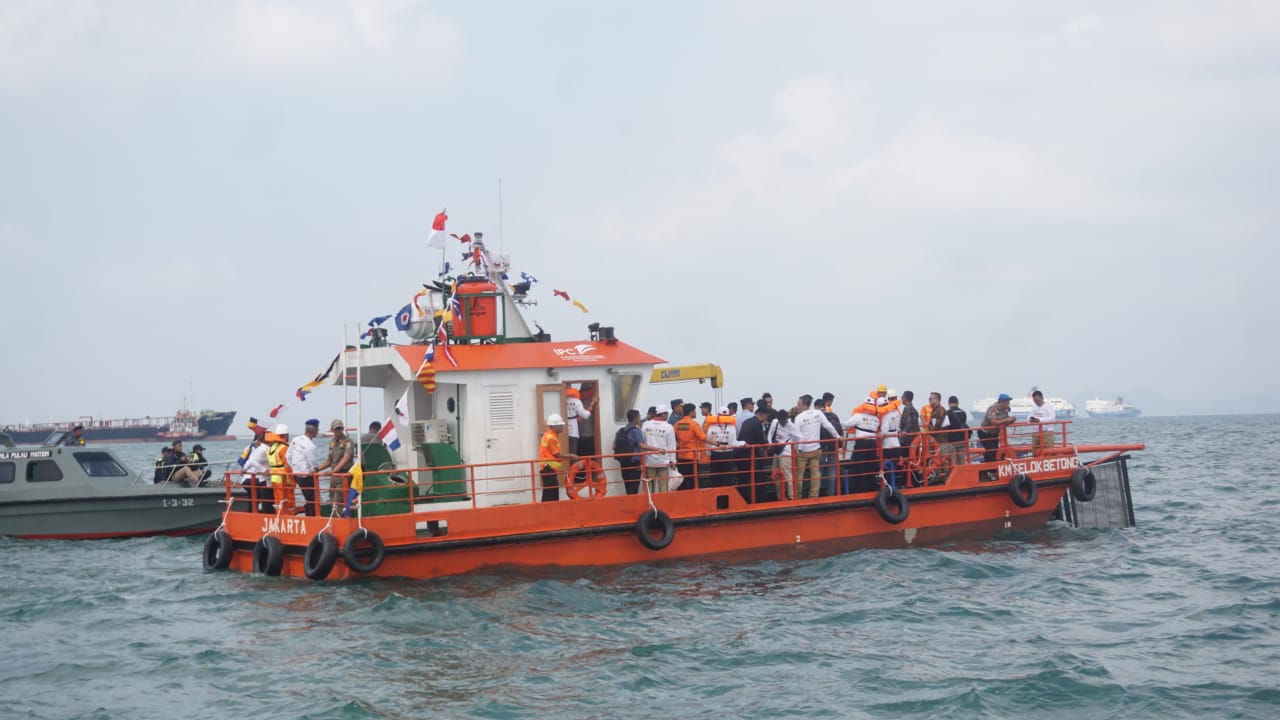 Pemerintah Provinsi Lampung bersama PT Pelindo II Cabang Panjang (IPC Panjang) meresmikan pengoperasian kapal pembersih sampah laut