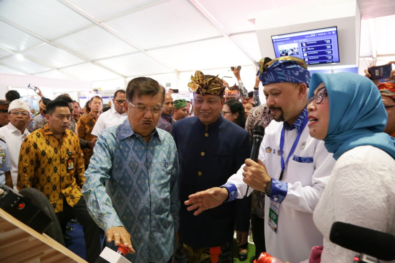 Wakil Presiden (Wapres) Jusuf Kalla meresmikan peluncuran inovasi teknologi navigasi AIS Kelas B BPPT.
