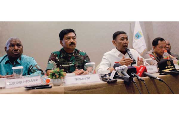 Menko Polhukam Wiranto bersama Panglima TNI, Kapolri dan Gubernur Papua Barat