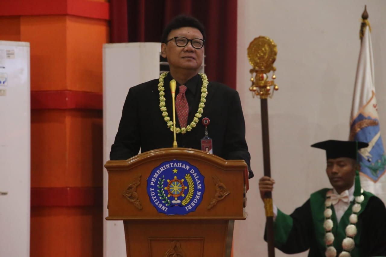 Menteri Dalam Negeri (Mendagri) Tjahjo Kumolo di hadapan wisudawan-wisudawati IPDN, Senin (5/8/2019). 