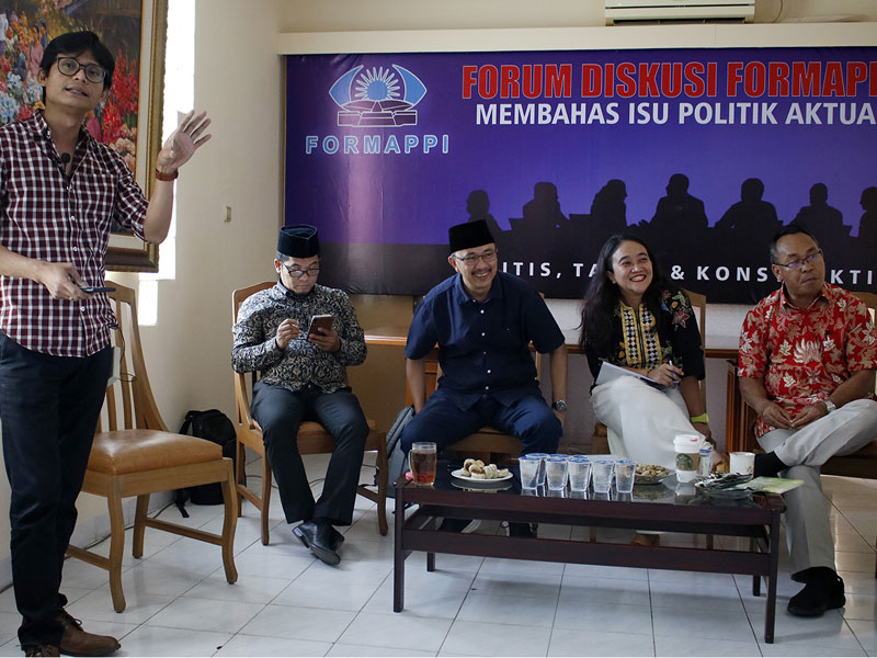 (Dari kiri) August Mellaz, Ray Rangkuti, Jeirry Sumampow, Adinda Tenriangke Muchtar dan Sebastian Salang.