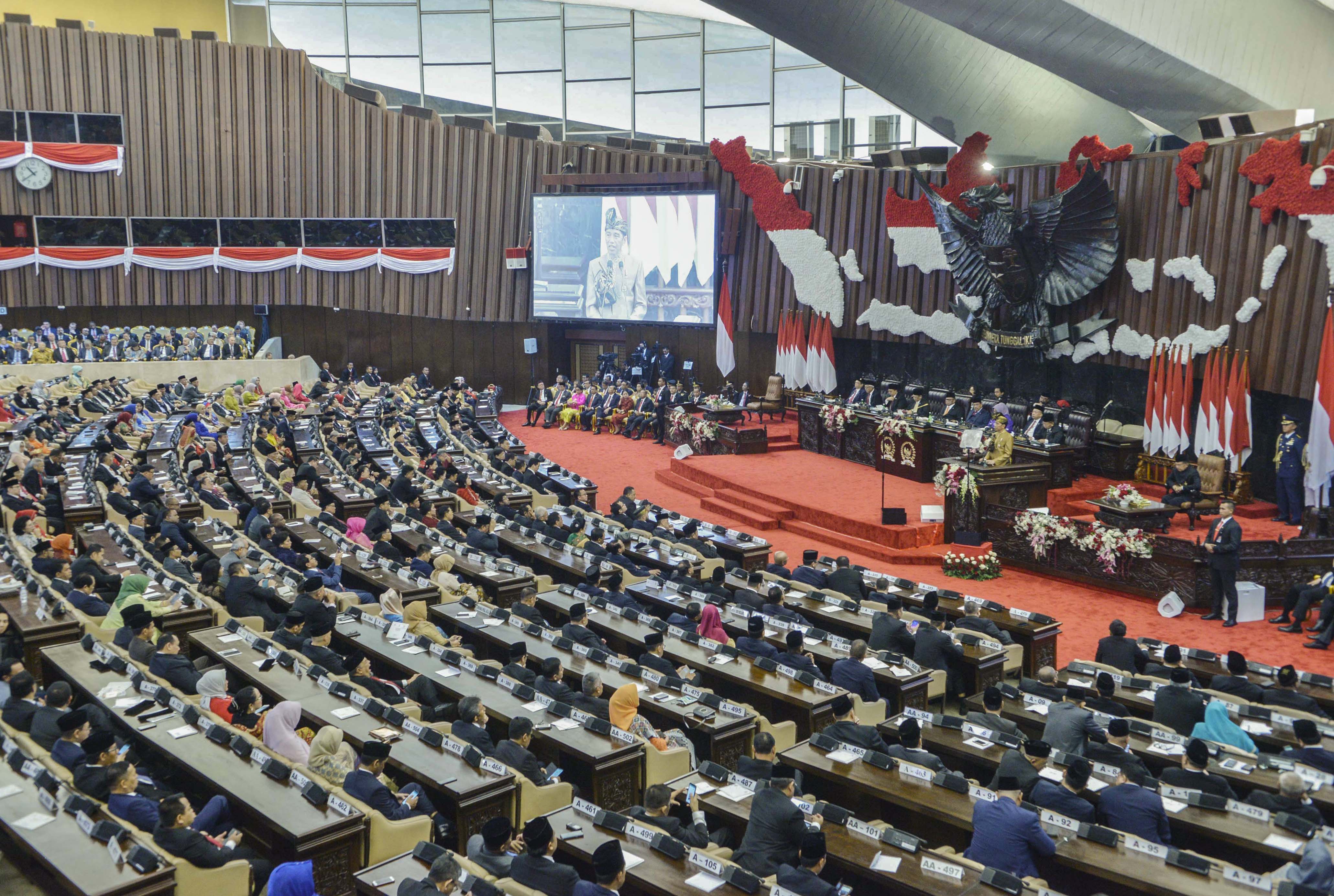 Presiden Joko Widodo menyampaikan pidato Kenegaraan pada Sidang Bersama DPD RI-DPR RI di Gedung Nusantara, Kompleks Parlemen