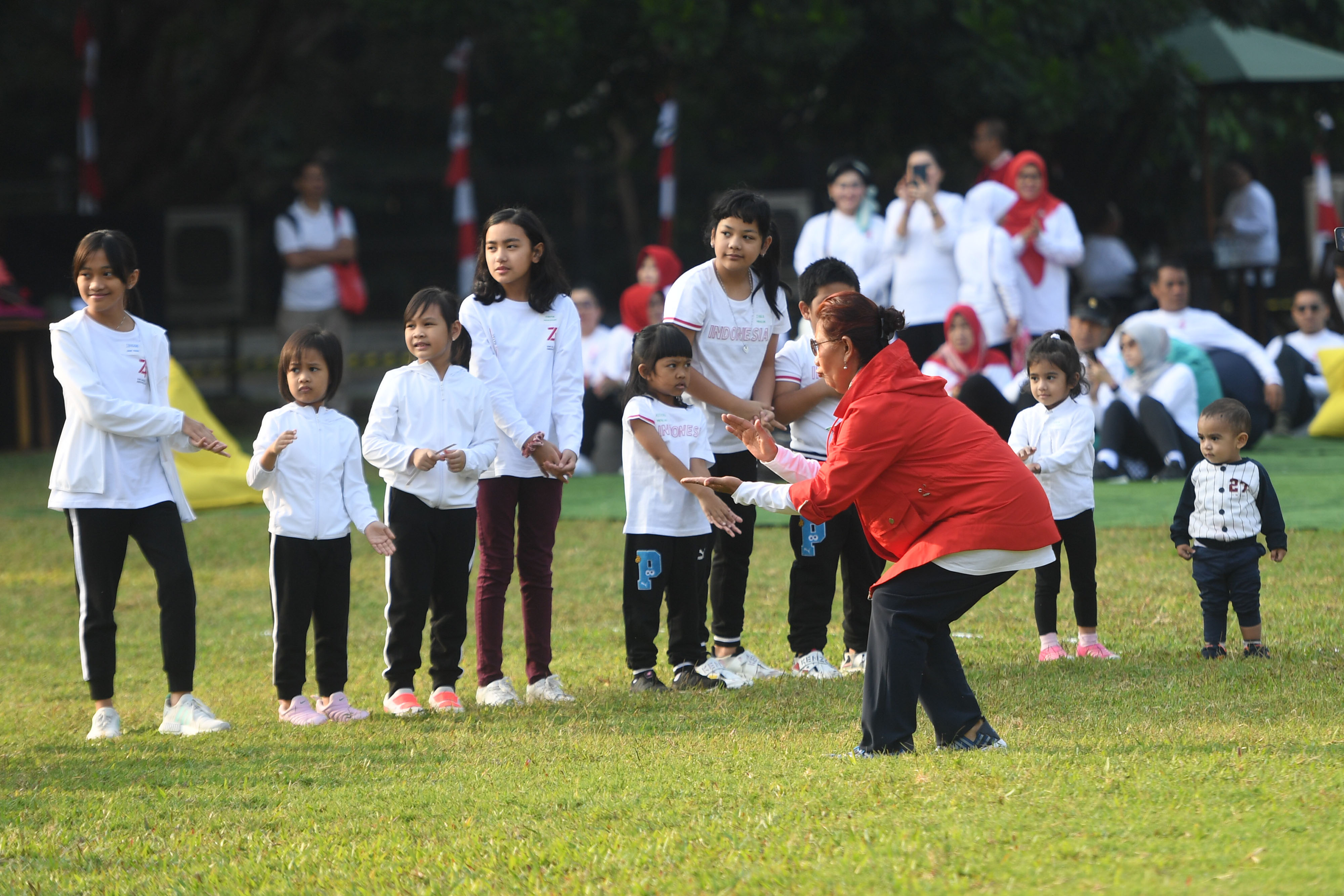  Menteri Kelautan dan Perikanan Susi Pudjiastuti saat gathering keluarga kabinet kerja di Istana Bogor, Jawa Barat. Minggu (4/8).