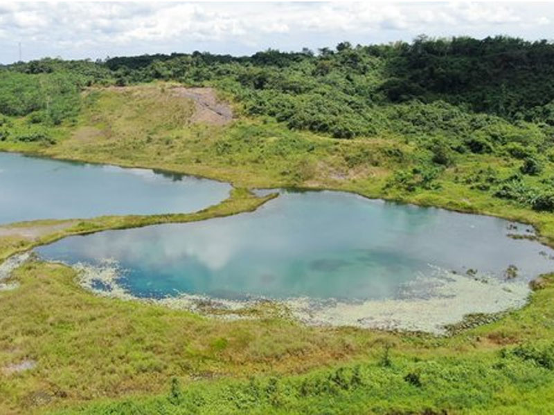 Kolam bekas lubang tambang di Kalimantan.