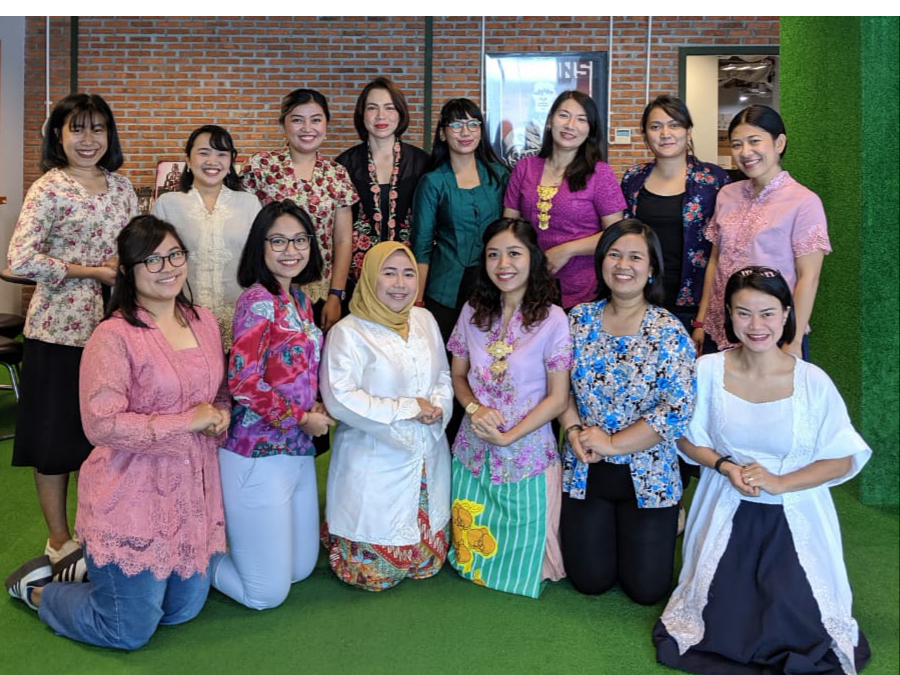 Gerakan #SelasaBerkebaya mulai mendapat momentum popularitas seiring atmosfer HUT RI di bulan Agustus ini. 