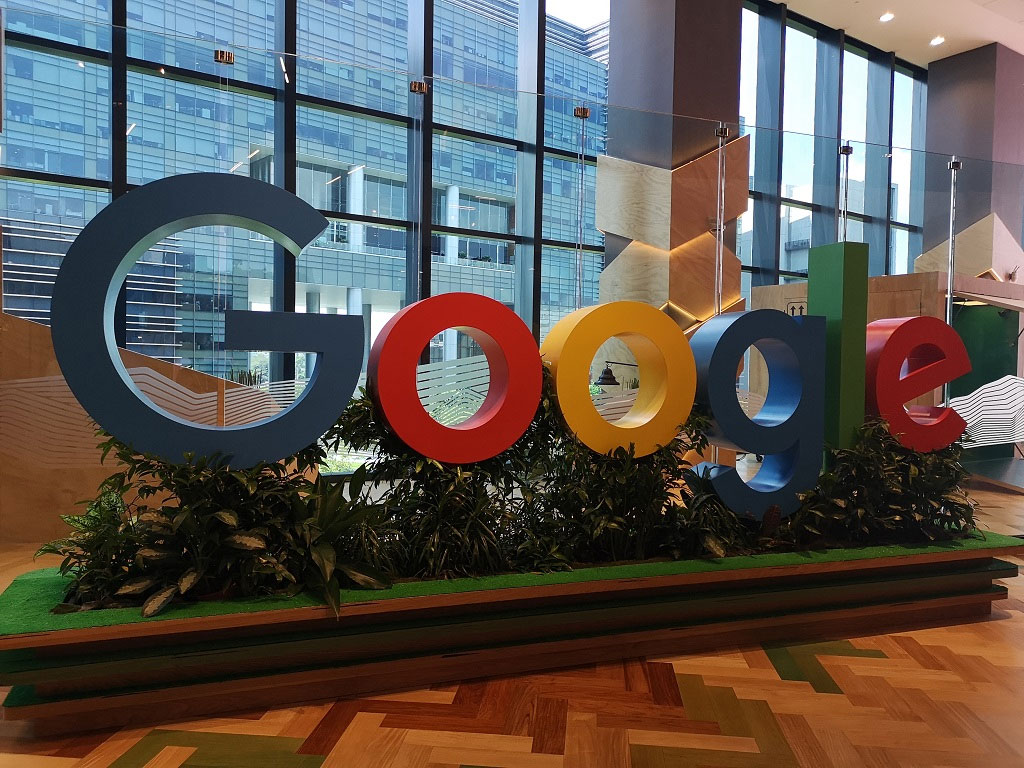 CELESTINE Wenardy, pelajar, 16, asal Indonesia menjadi 1 dari 5 penerima penghargaan di ajang internasional Google Science Fair 2019.