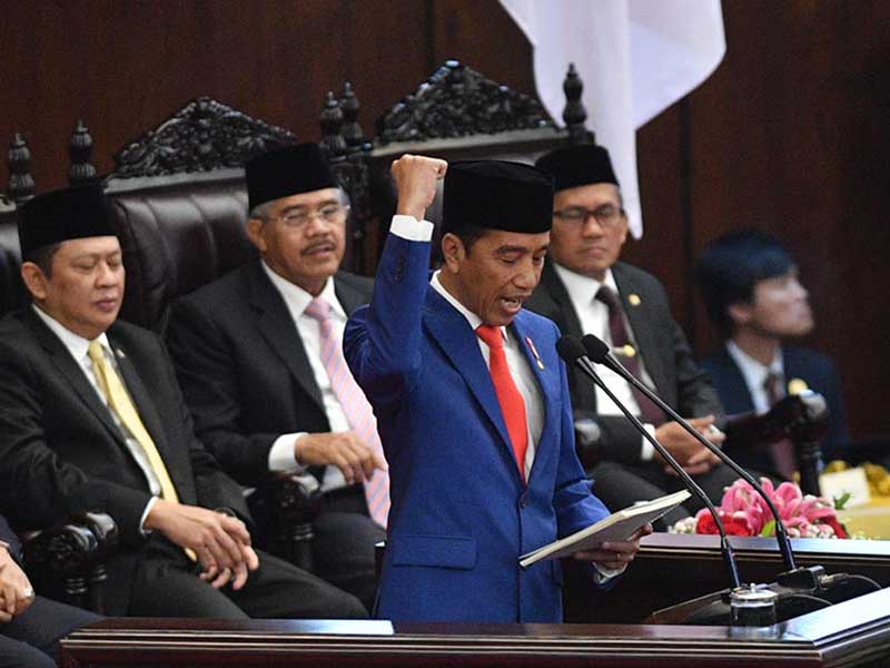 Presiden Joko Widodo menyampaikan pidato dalam Sidang Tahunan MPR di Kompleks Parlemen, Senayan, Jakarta, Jumat (16/8/2019). 