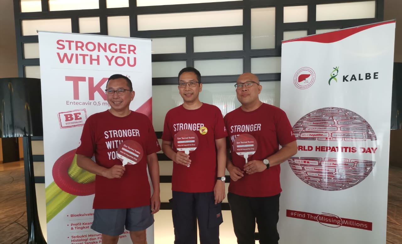 Para pembicara pada kampanye edukasi memeringati Hari Hepatitis Sedunia di Jakarta, Minggu (28/7).