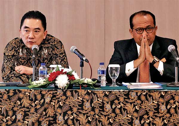 Direktur Utama PT Karya Citra Nusantara (KCN) Widodo Setiadi (kiri)