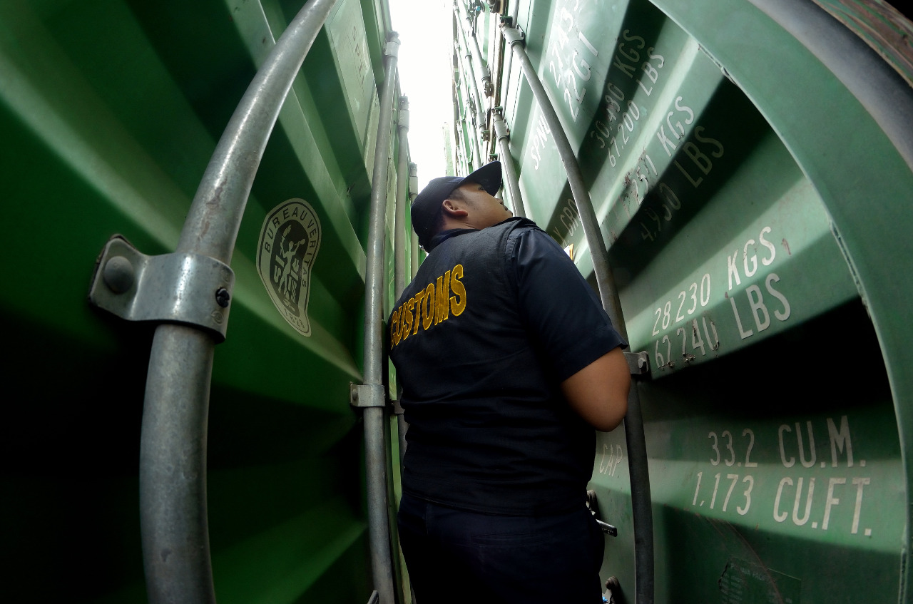 PT Kelapa Puncak Nusantara melakukan ekspor perdana komoditi santan kelapa