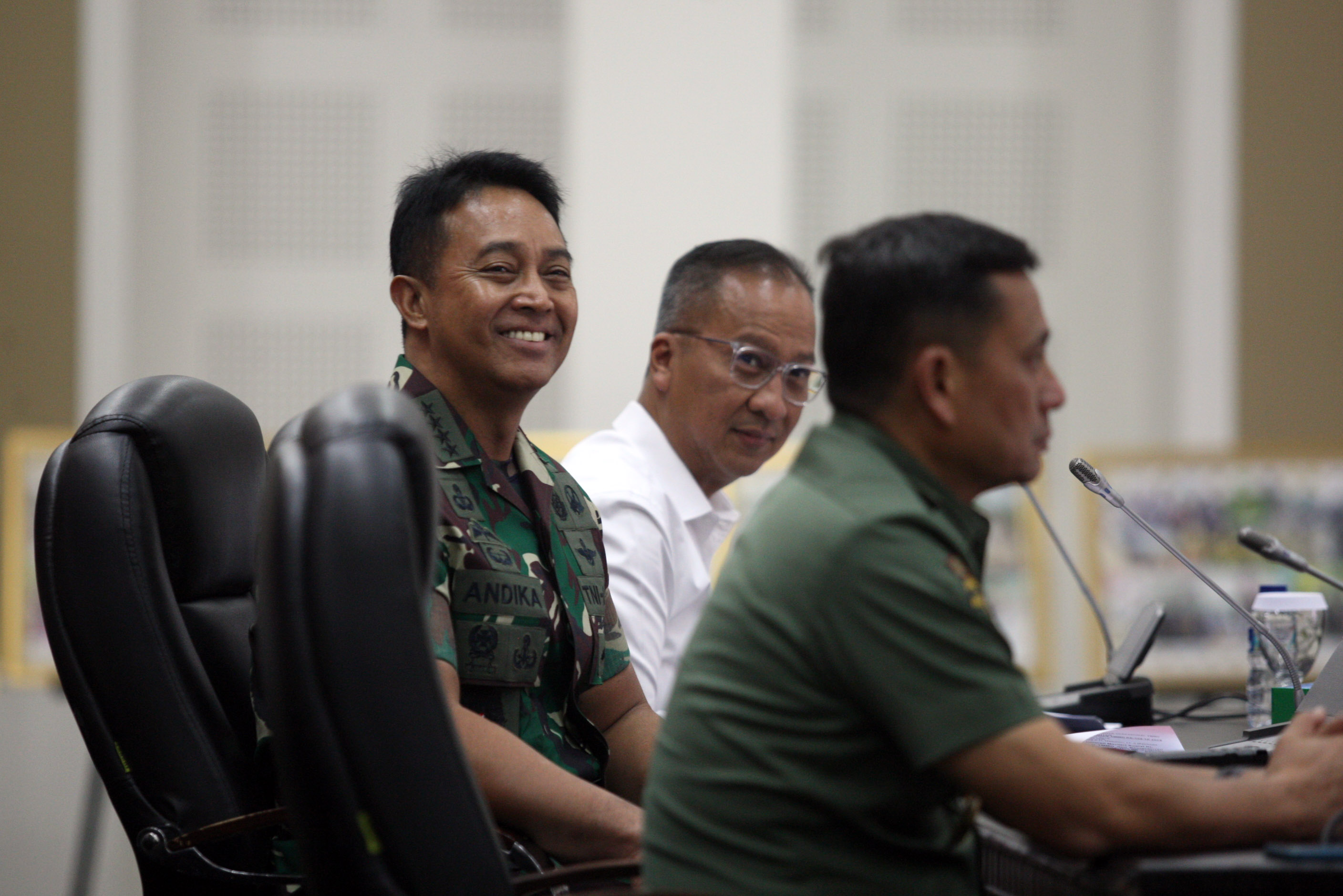 Kepala Staf TNI AD Jenderal Andika Perkasa (tengah) 