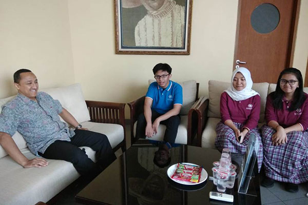 Anastasya Azzahra dan Tiara Salsabila, berhasil mengharumkan nama Indonesia dengan meraih medali emas kompetisi World Invention Creative