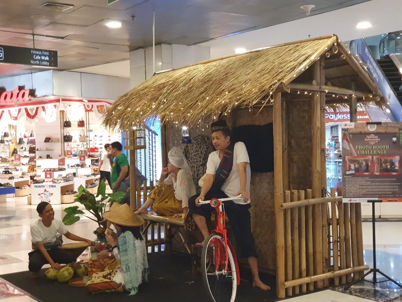 Peringatan HUT ke-4 Republik Indonesia dengan tema 'Atjara Rakjat'.