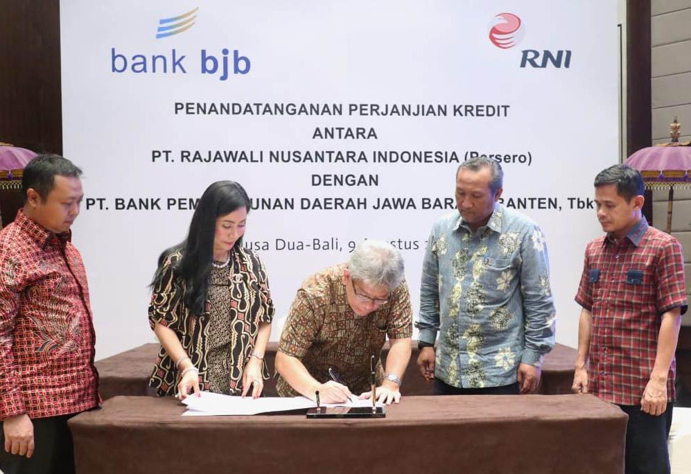 Bank BJB dan PT RNI (Persero) menandatangani perjanjian kredit. 