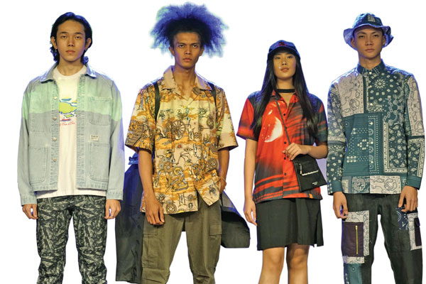 Salah satu yang akan tampil ialah Bluesville yang mengusung busana dengan pewarna alami indigo dan teknik pewarnaan shibori.