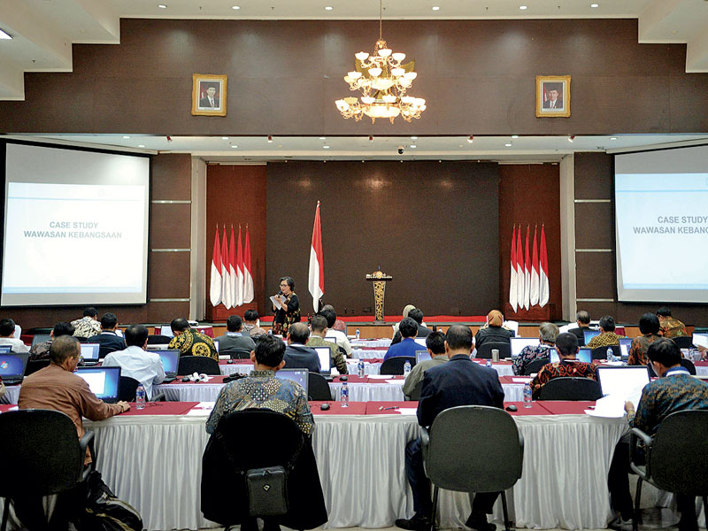 Peserta calon pimpinan Komisi Pemberantasan Korupsi (KPK) menjalani tes profi le assessment di Gedung Lemhannas, Medan Merdeka Selatan,.