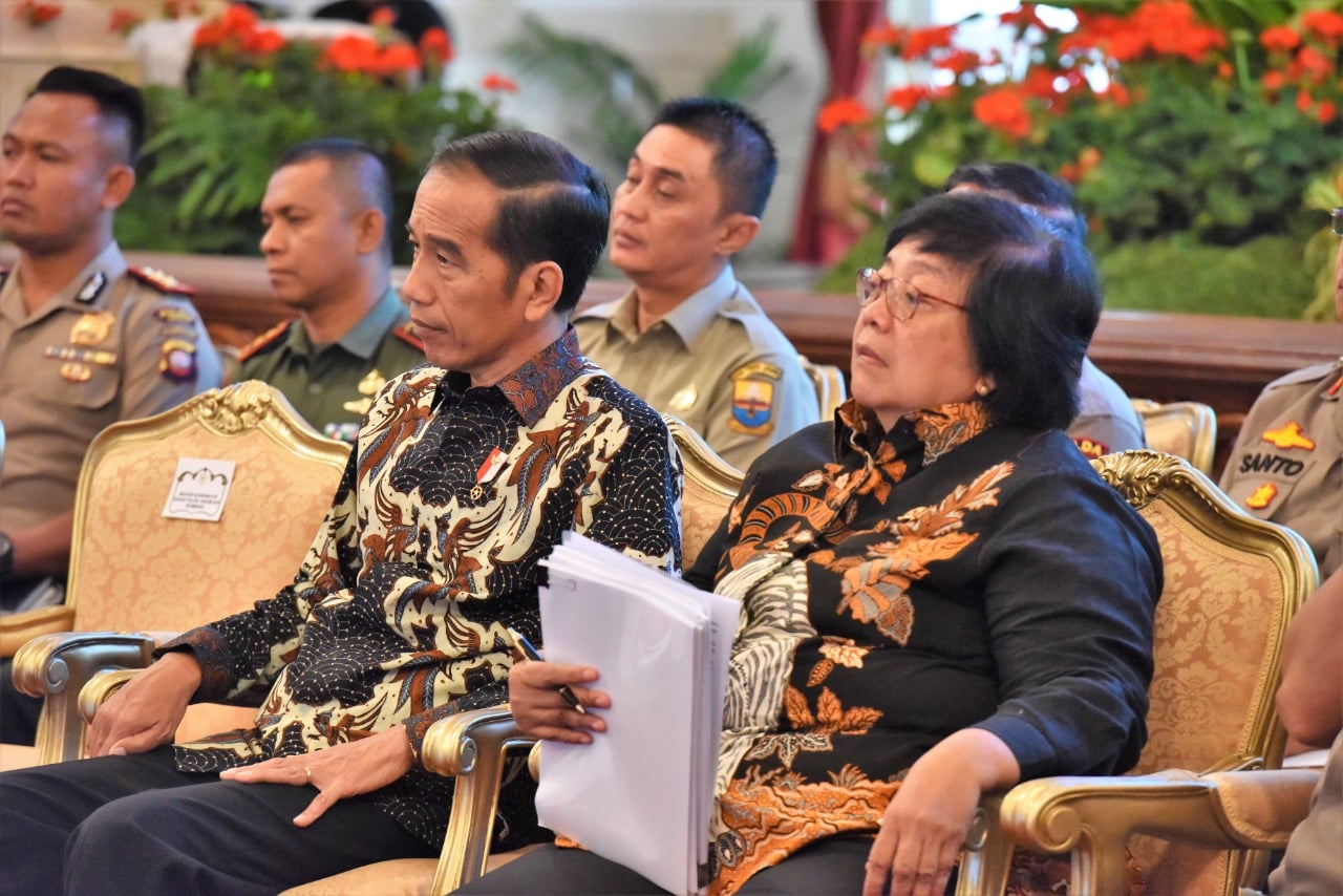 Presiden RI Joko Widodo dan Menteri LHK Siti Nurbaya Bakar saat menghadiri Rakor Pengendalian Karhutla.