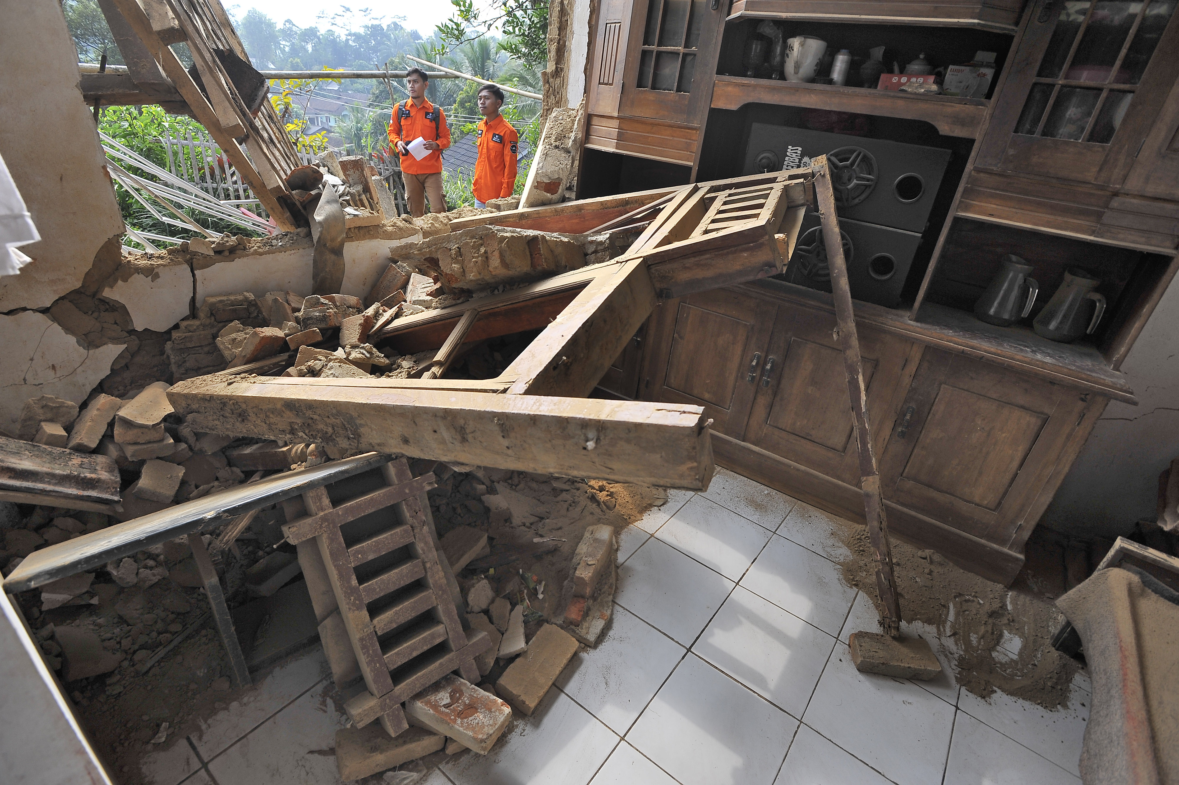 RUMAH RUSAK DIGUNCANG GEMPA: