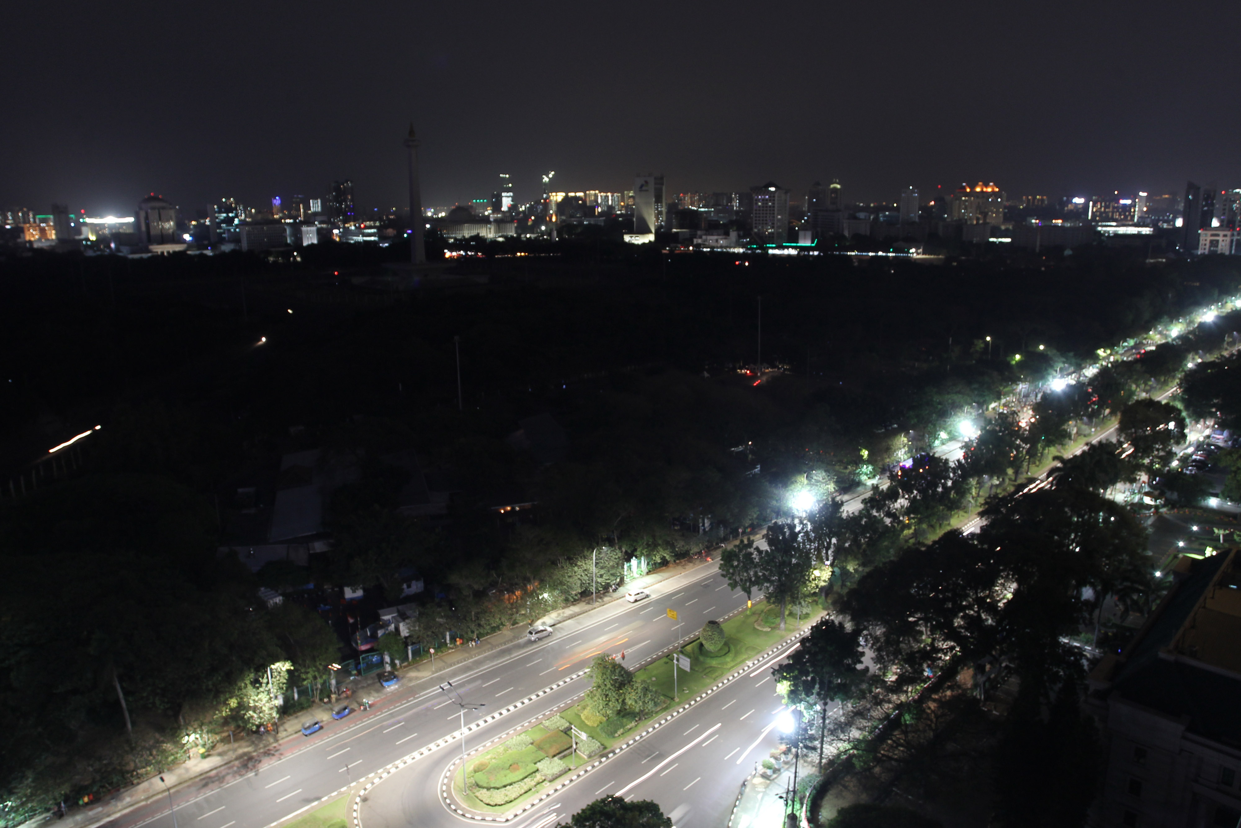 Kondisi kawasan Monas yang terkena dampak pemadaman listrik, Jakarta, Minggu (4/8)