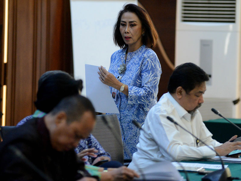 Ketua Panitia Seleksi Calon Pimpinan Komisi Pemberantasan Korupsi (KPK) Yenti Garnasih bersiap menyampaikan keterangan pers.
