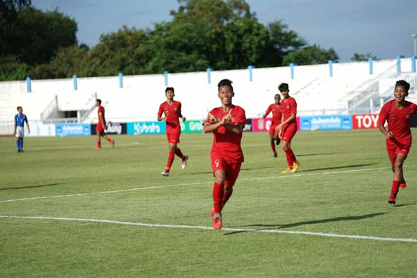 Penyerang timnas U-15 Indonesia, Wahyu Drajat, merayakan gol yang ia cetak ke gawang Singapura pada ajang Piala AFF U-15 2019.(DOK. PSSI)  