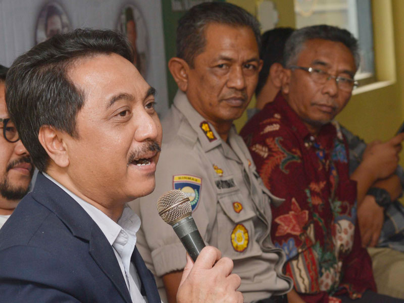 Direktur Pemberitaan Medcom.id Abdul Kohar (kiri) bersmaa dengan Kasat Binmas Polres Jakarta Selatan AKBP Wahyu Budiman.