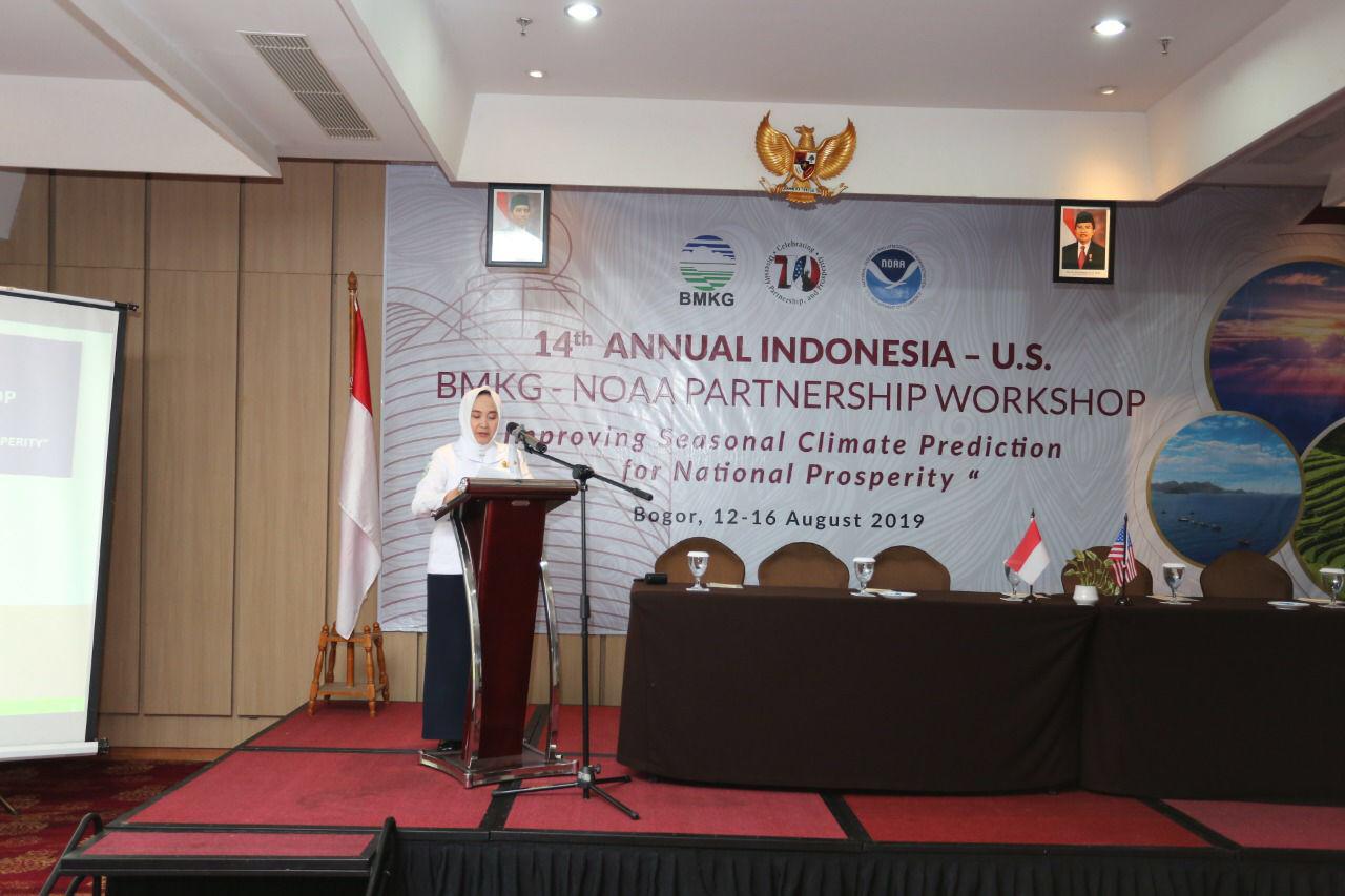 Kepala BMKG, Dwikorita Karnawati, saat menjadi narasumber di workshop bekerja sama NOAA di Bogor, Jawa Barat, Selasa (13/8).