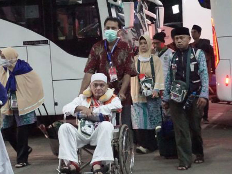Para jemaah haji tiba di Embarkasi Bekasi.