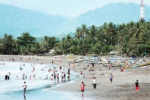 Wisata Pantai Pelabuhan Ratu