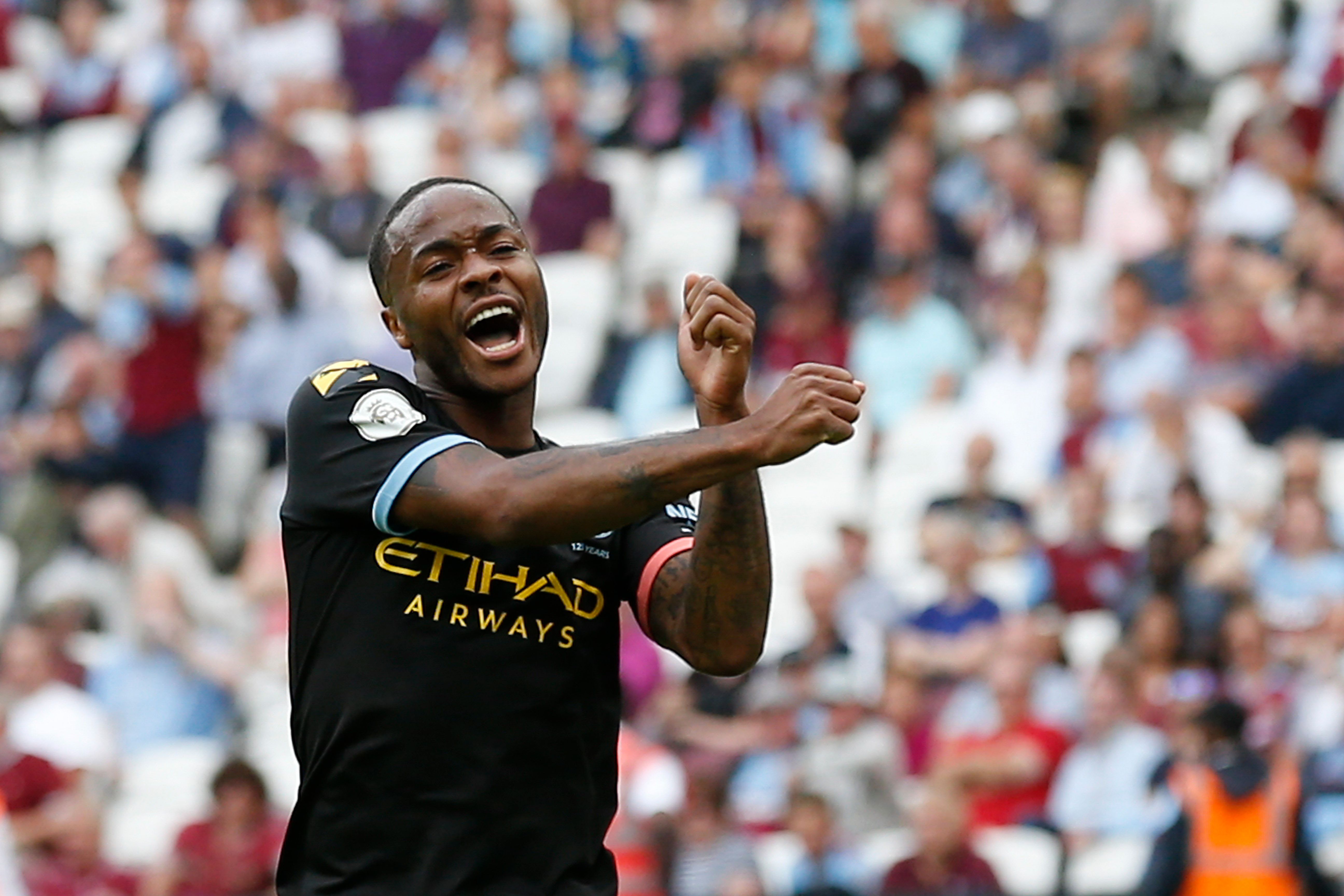 Pemain sayap Manchester City, Raheem Sterling