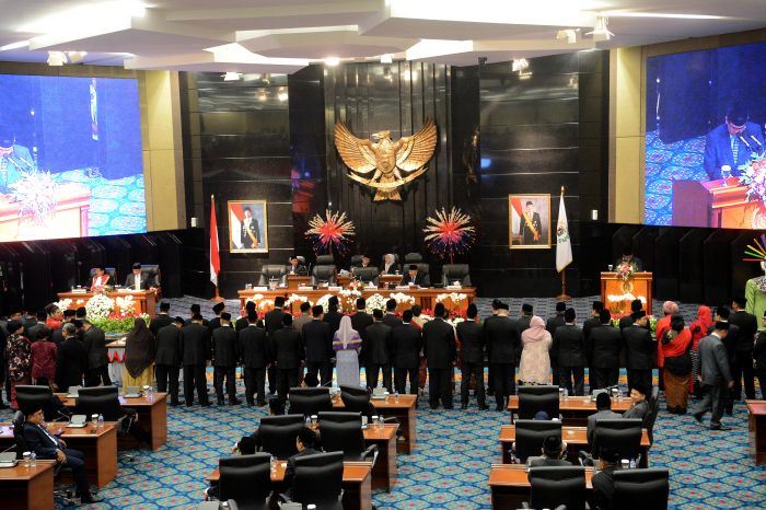 Pengambilan sumpah jabatan dalam pelantikan anggota DPRD DKI Jakarta 2019-2024