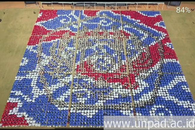 Kolase Payung Mahasiswa Baru Unpad Pecahkan Rekor MURI