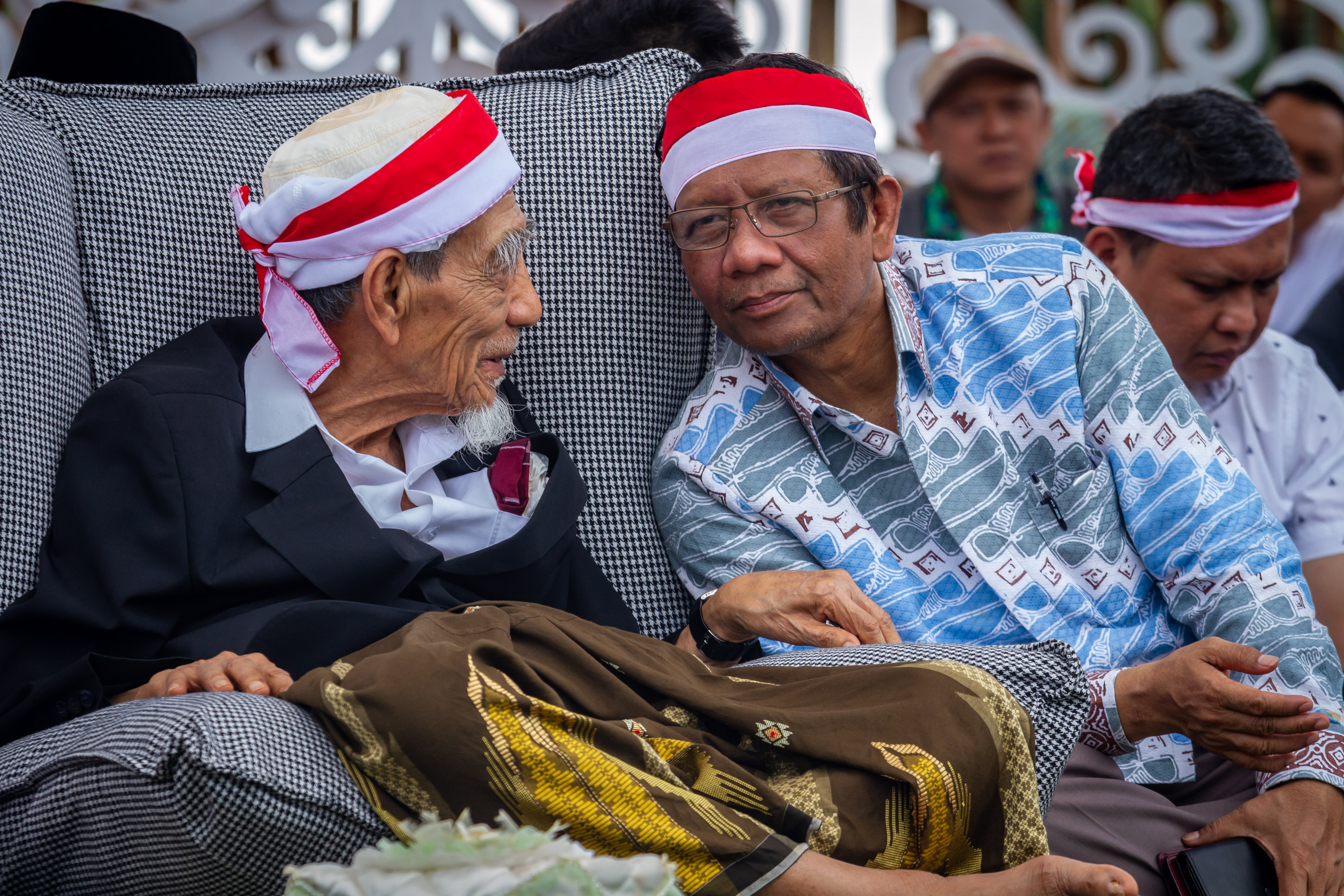 Mahfud MD (kanan) bersama Mbah Moen
