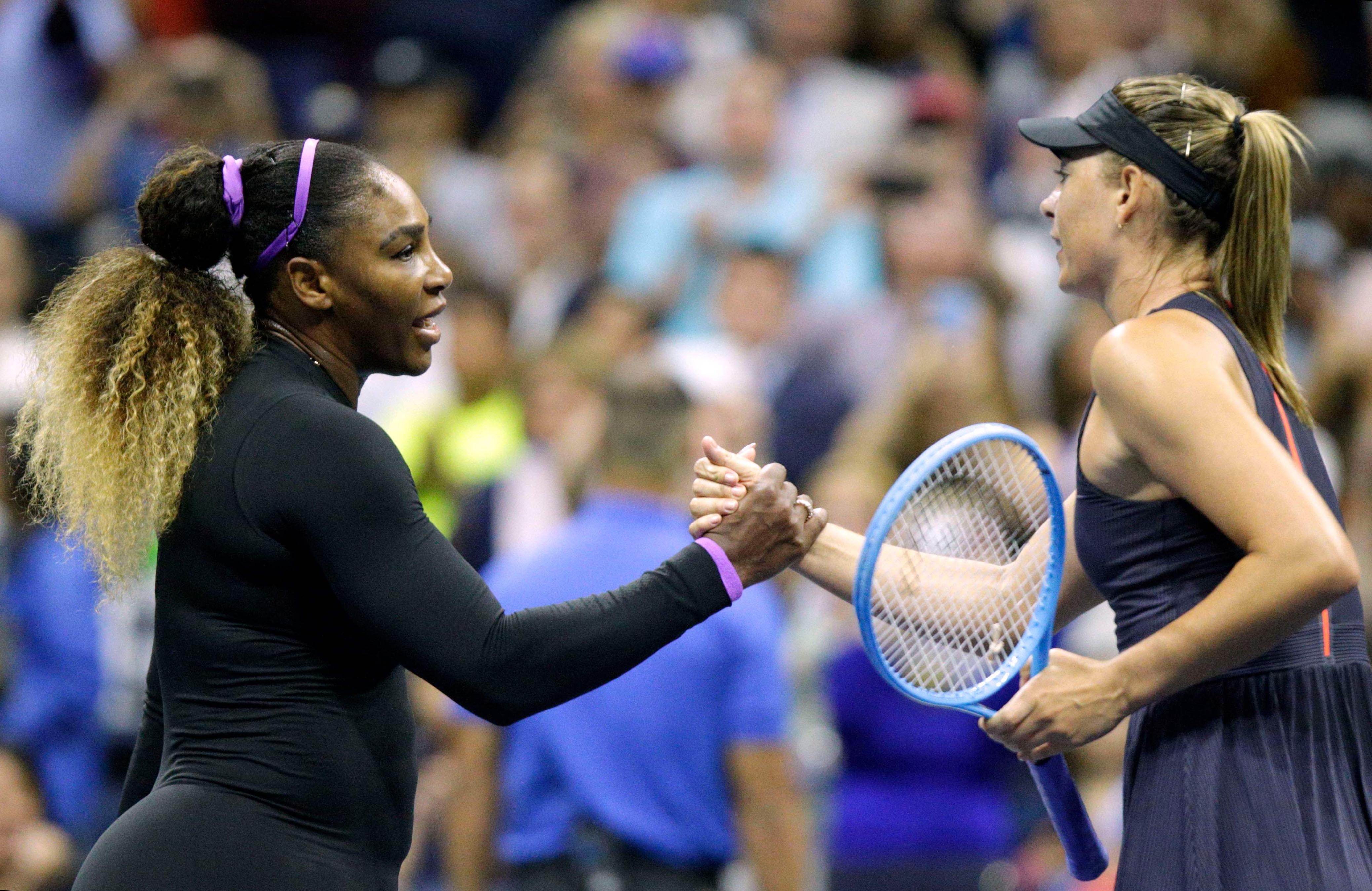 Serena Williams (kiri) dan Maria Sharapova
