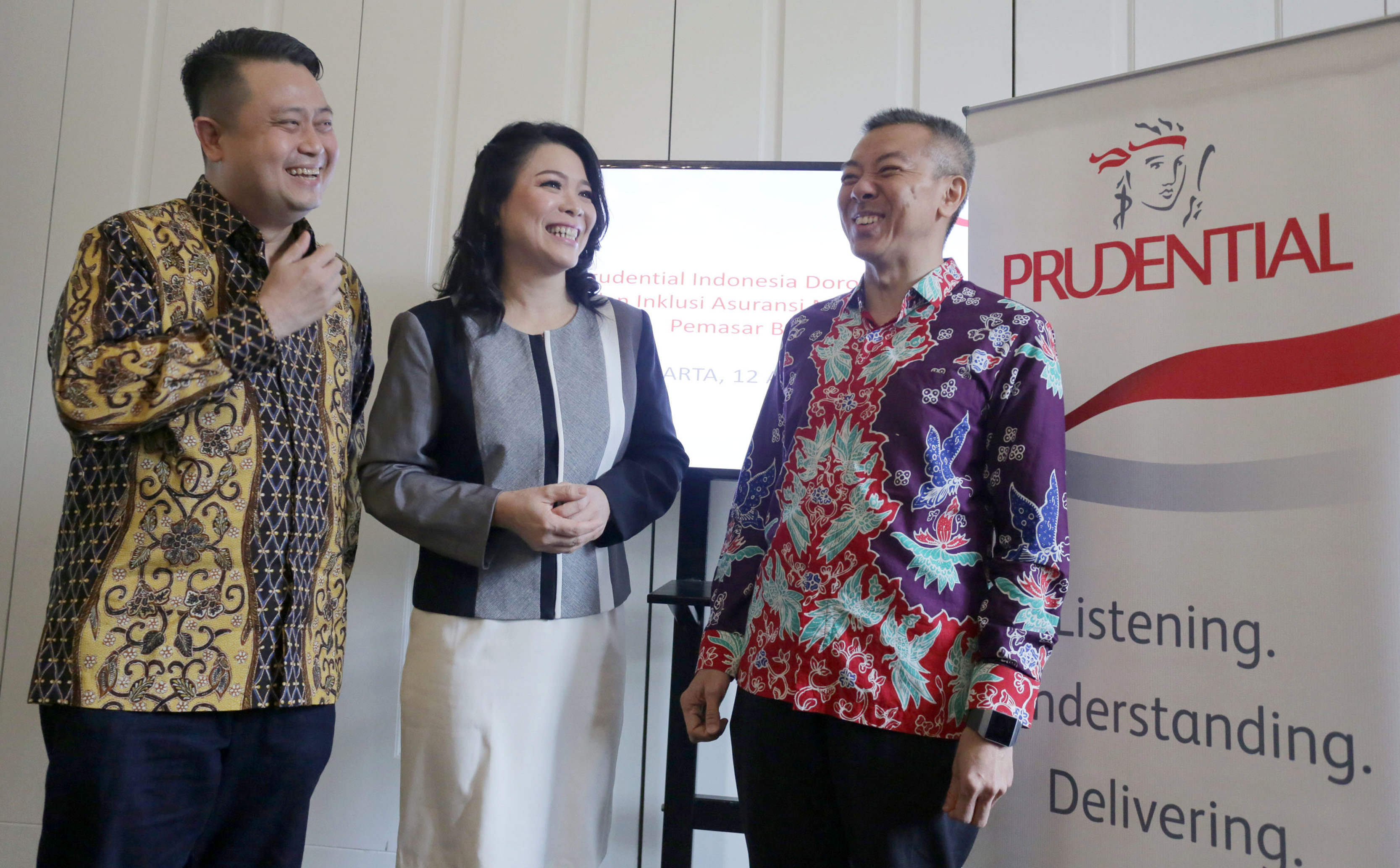Chief Agency Officer Prudential Indonesia Rusli Chan (kanan) dan Chief Customer and Marketing Officer Luskito Hambali (kiri)