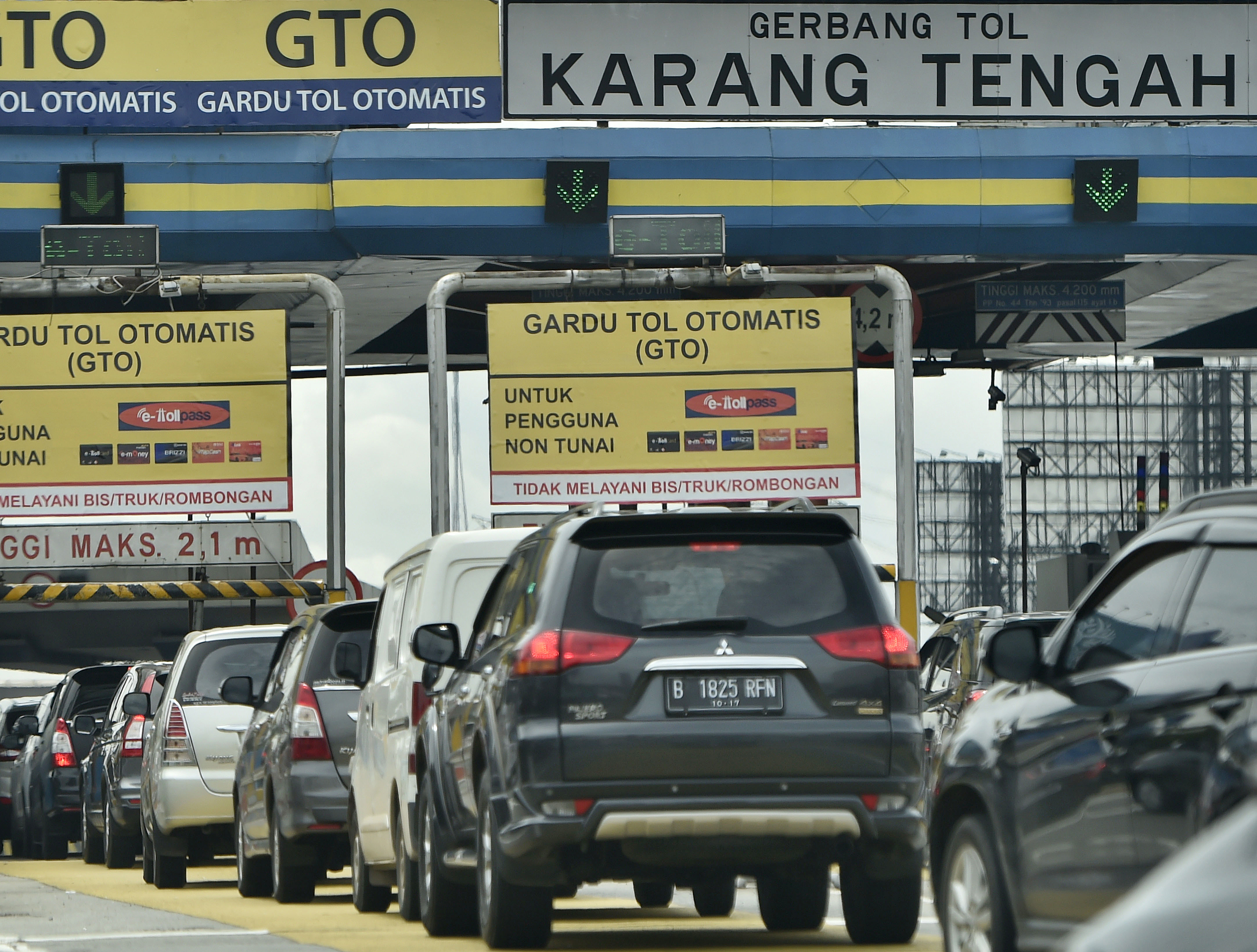 Akibat listrik padam, GTO di jalan tol tidak berfungsi. 
