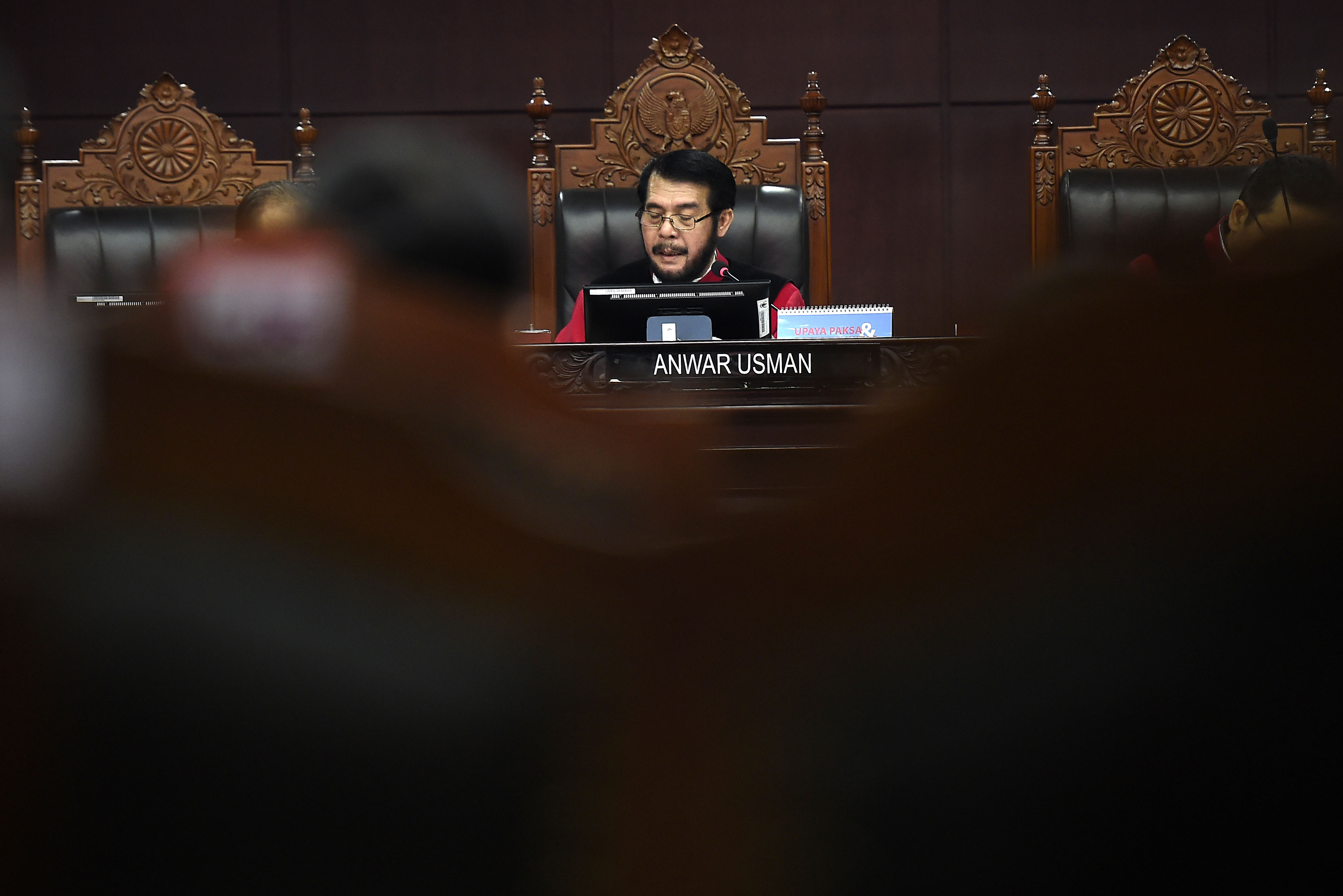 Majelis Hakim Konstitusi yang dipimpin Ketua MK Anwar Usman membacakan putusan akhir untuk perkara sengketa hasil Pemilu Legislatif 2019.