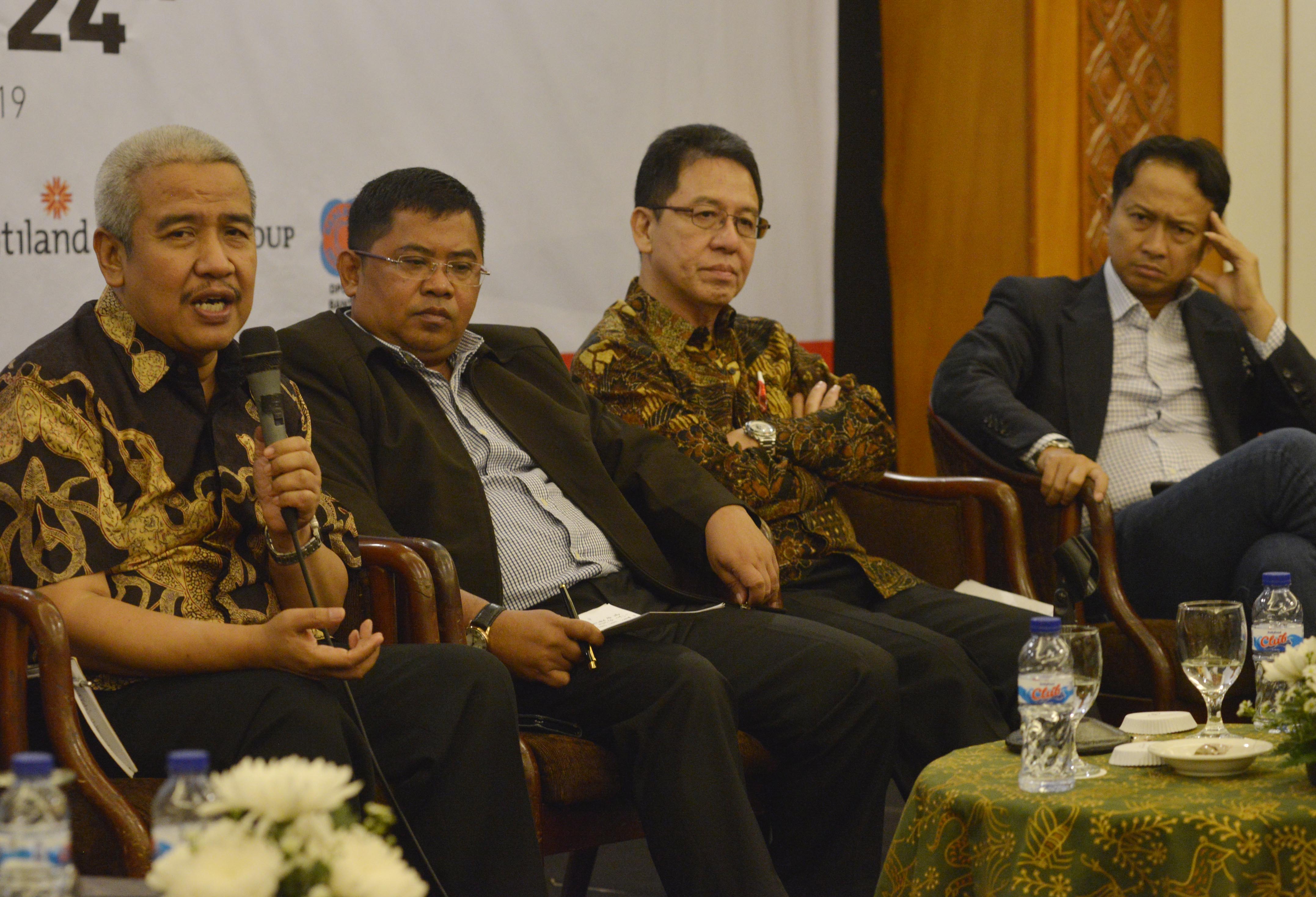 Ketua Umum DPP REI Soelaeman Sumawinata (kiri).