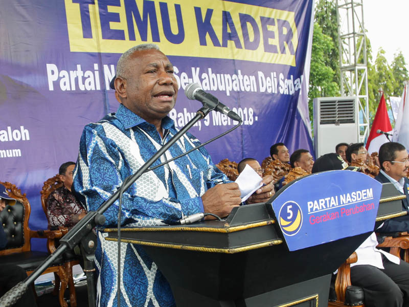 Gubernur Papua Barat Dominggus Mandacan