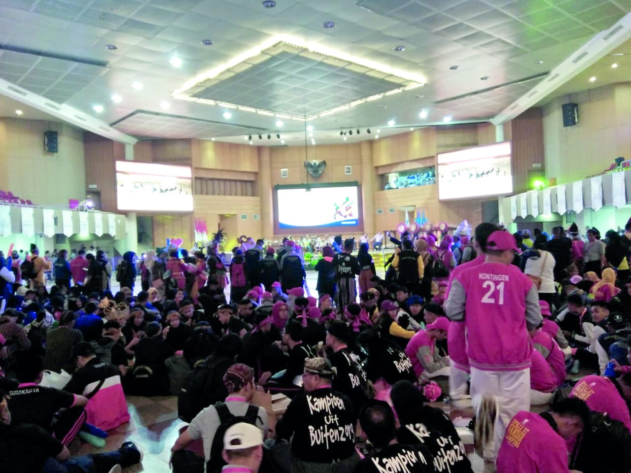 Suasana meriah pada pembukaan Disporseni 2019 Universitas Terbuka,  Pondok Cabe, Jakarta.