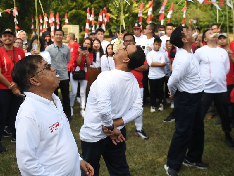 Wakil Presiden Jusuf Kalla, Gubernur DKI Jakarta Anies Baswedan, Menko Kemaritiman Luhut Binsar Pandjaitan dan Kepala Bekraf Triawan Munaf.