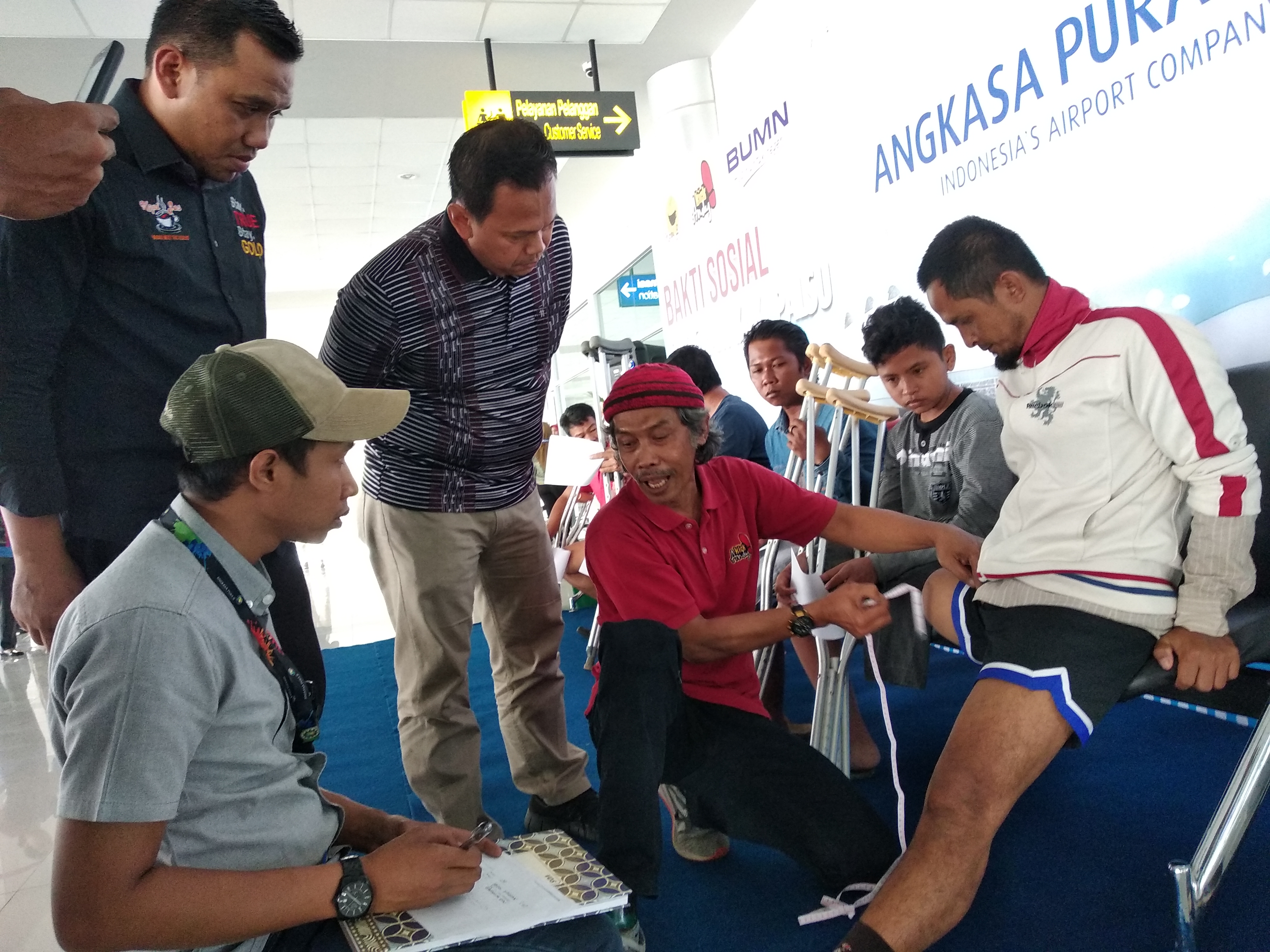 Kick Andi Foundation, PT Angkasa Pura II Daerah Operasi Bandara Tjilik Riwut Palangka Raya dan Kopi Jos Palangka Raya pengukuran kaki palsu 