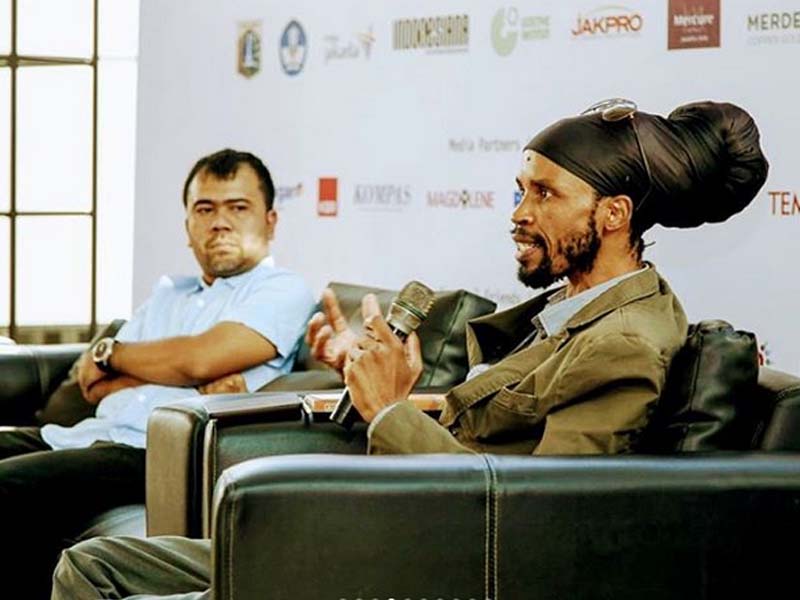  Azhari Aiyubi (kiri) dan Legodile Seganabeng di sesi JILF 2019 pada Rabu (21/8). 