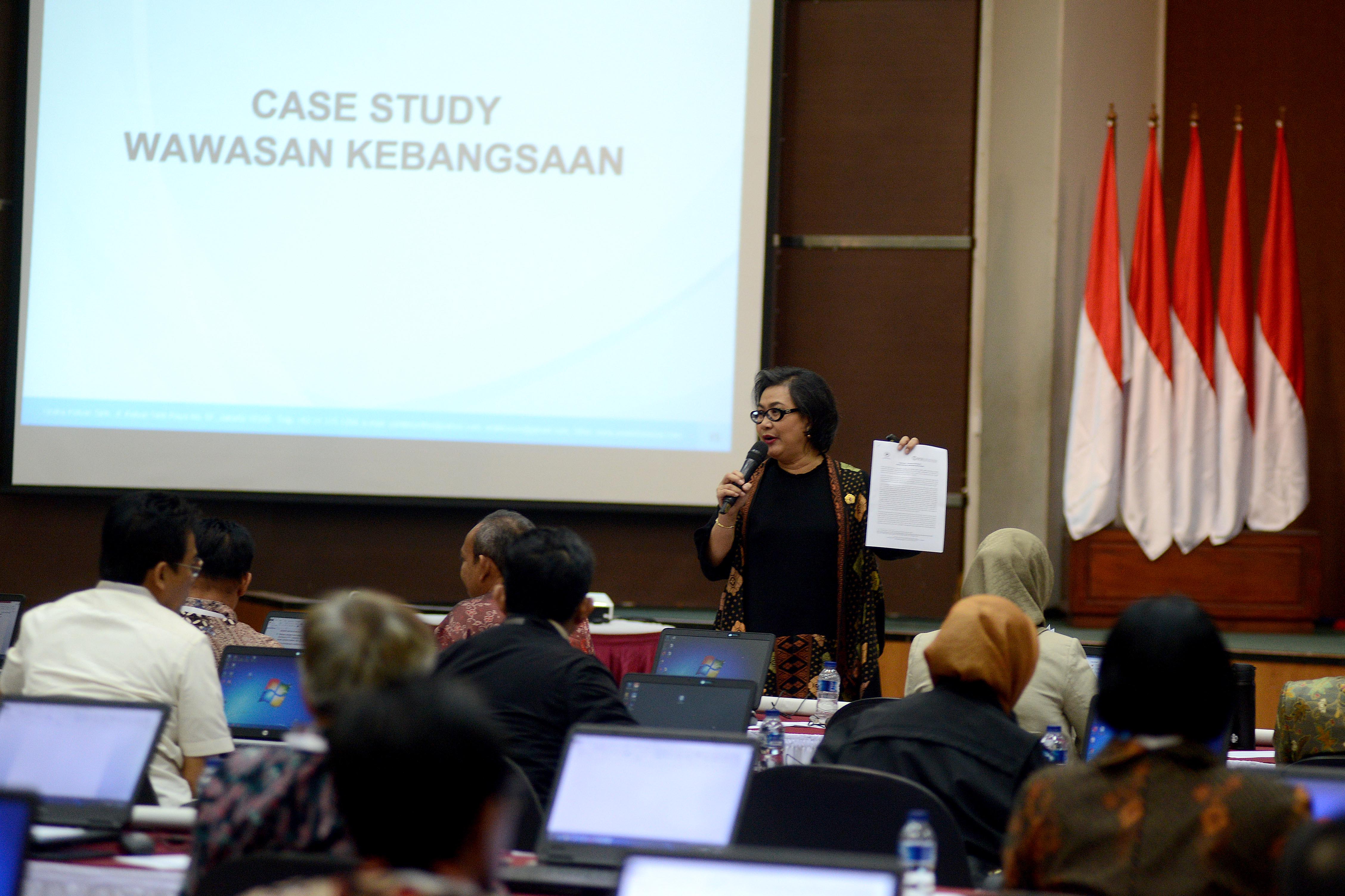 Para capim KPK menjalani serangkaian tes, wawancara dan tes kesehatan.