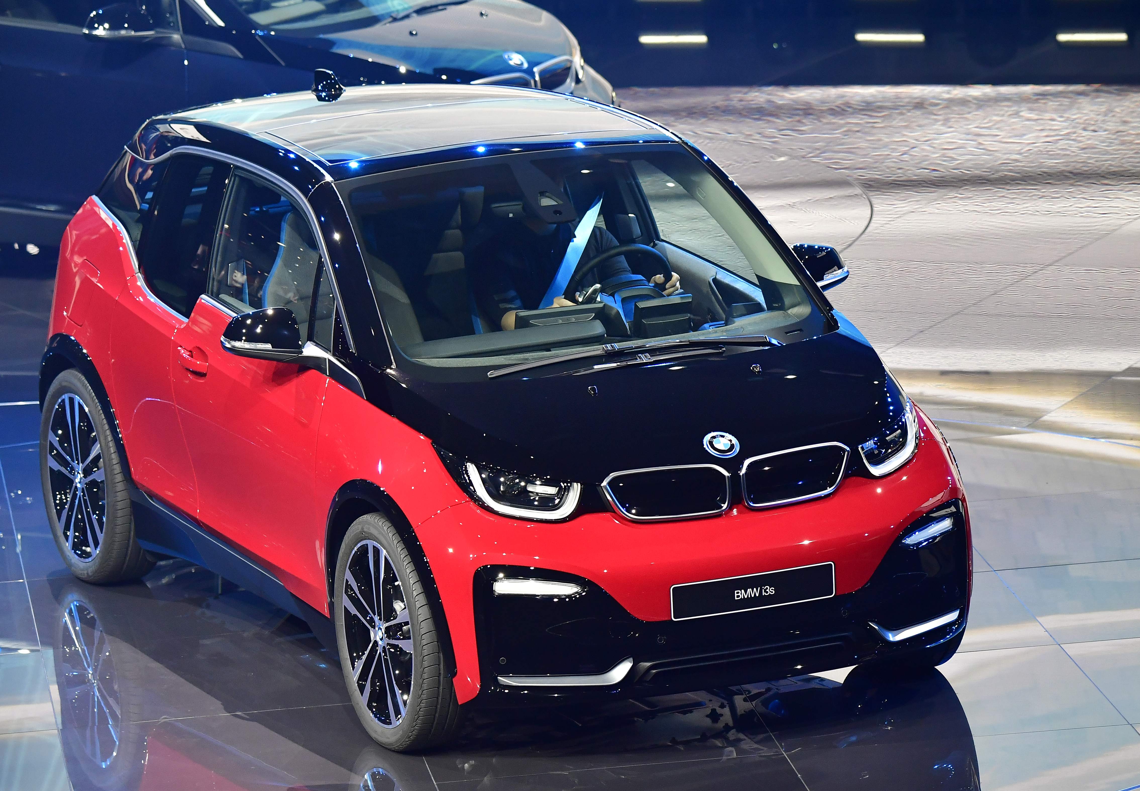 Mobil listrik BMW i3S yang kini sudah dipasarkan di Indonesia