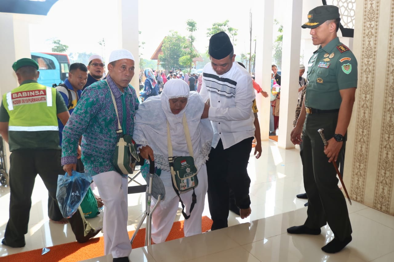 Kedatangan jemaah haji Purwakarta dari Tanah Suci.