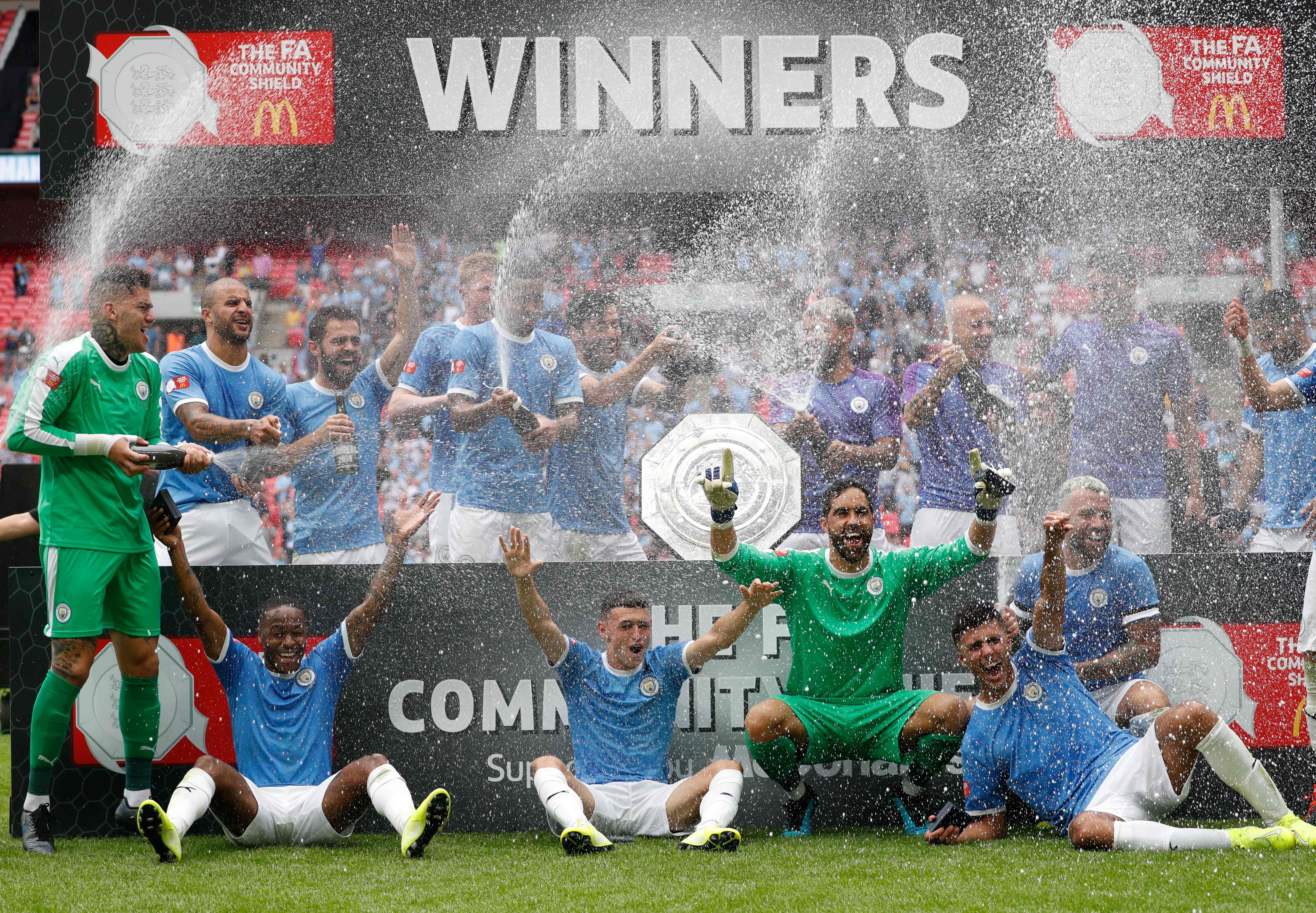 Manchester City Beruntung Hanya Diganjar Denda