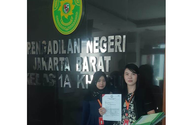 Nasabah Panin Daichi Life, Molly, menggugat sebuah perusahaan asuransi Panin Daichi Life ke PN Jakbar