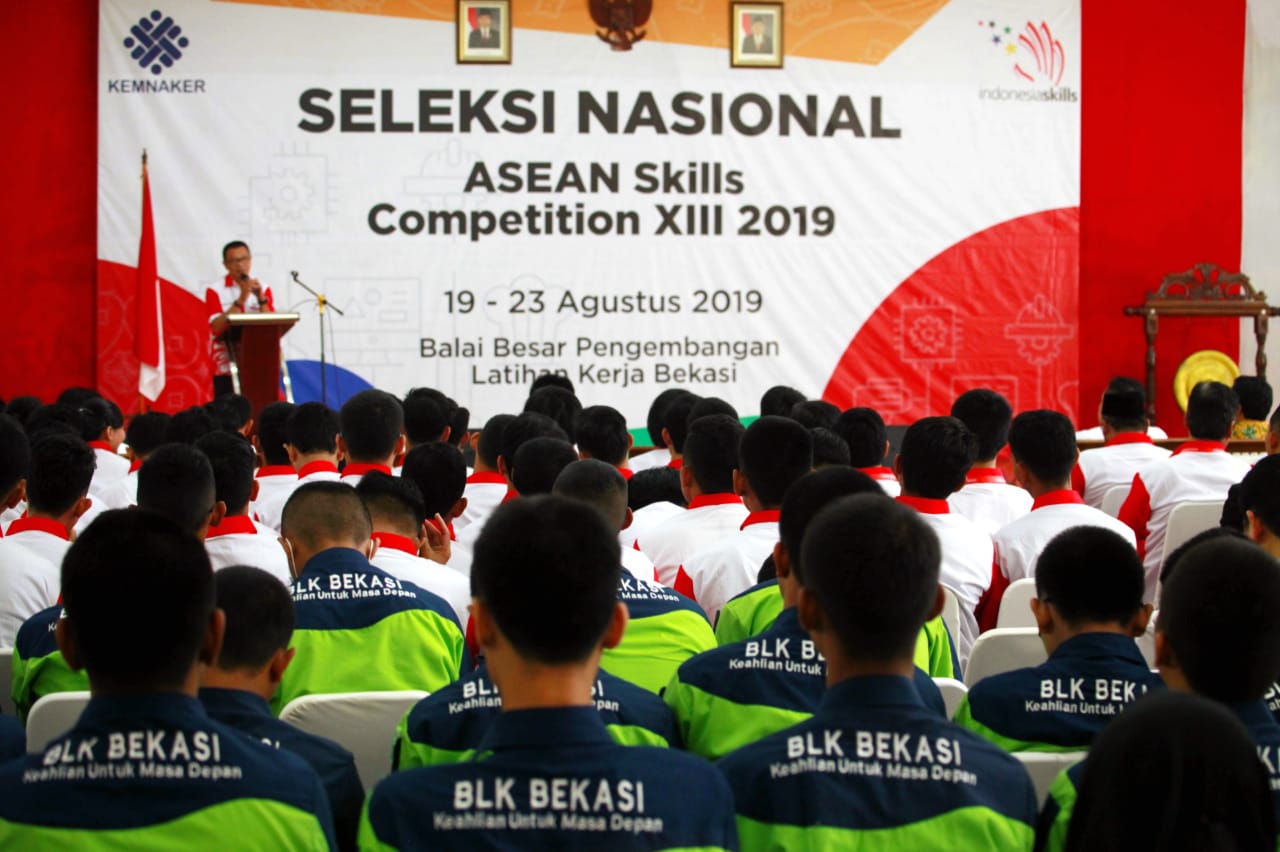  Staf Ahli Menteri Bidang Kerja Sama International Kemenaker, Suhartono, saat membuka Seleknas ASC XIII di Bekasi, Jawa Barat, Selasa (20/8)